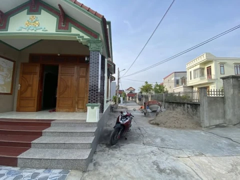Nhà e đang để không có nhu cầu cho thuê , diện tích 200m2 4 phòng ngủ 1 bếp 1 phòng khách