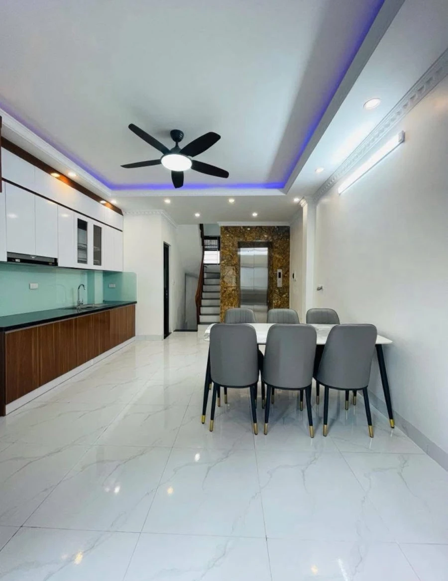 BÁN NHÀ KHƯƠNG HẠ- GẦN NGÃ TƯ SỞ- THANG MÁY- ÔTÔ ĐỖ CỬA- 42m2- 5 TẦNG- NHỈNH 6 TỶ.