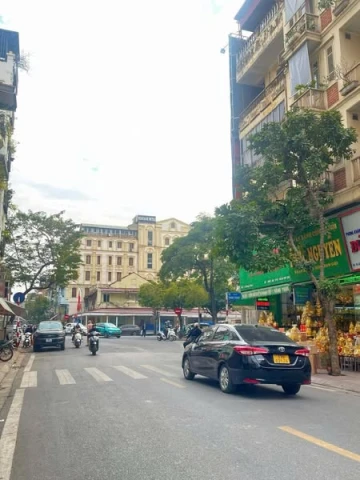 SIÊU PHẨM NHÀ ĐẸP PHÂN LÔ - TT – HAI BÀ TRƯNG THANG MÁY – HAI MẶT THOÁNG – SÁT PHỐ LỚN - Ở SƯỚNG ĐẲNG CẤP