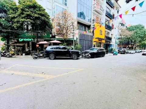BÁN NHÀ KINH DOANH CÓ VỈA HÈ 4 LÀN Ô TÔ TRÁNH NHAU - ÔM TRỌN 1 LÔ GÓC - NGAY NGÃ BA GẦN NHÀ 193 TRUNG KÍNH