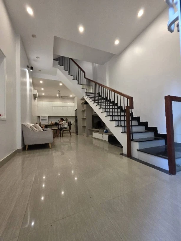 Chủ cần tiền bán căn nhà 4 tầng NGÕ QUỲNH - HAI BÀ TRƯNG