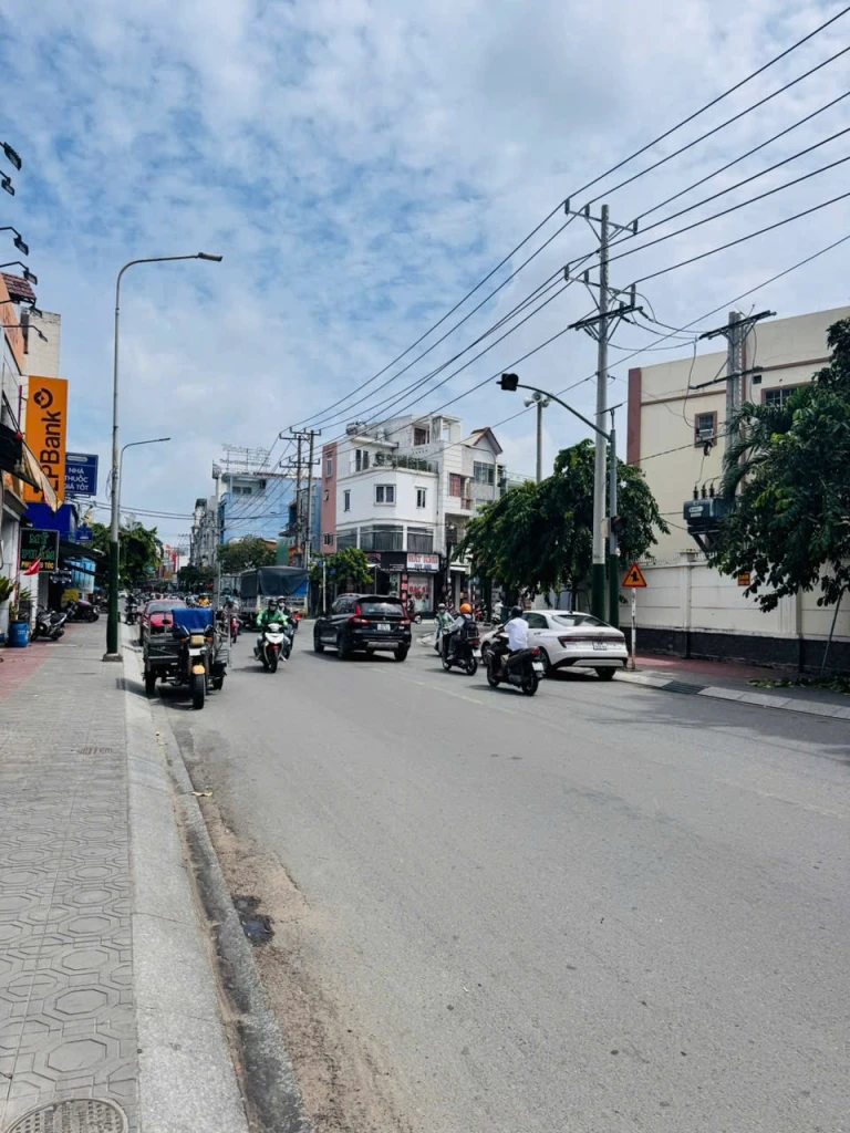 BÁN NHÀ DĨ AN -MỚI ĐẸP – KCN SÓNG THẦN – XE HƠI VÀO TẬN NHÀ -CHỈ 3.55 TỶ
