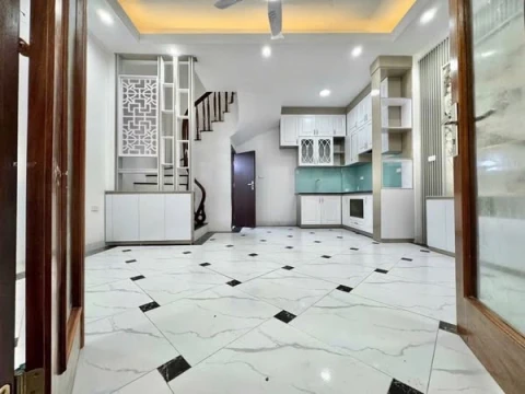 CHỈ 6.3 TỶ, NHÀ MỚI PHÂN LÔ CỰC ĐẸP, ĐÔNG NGẠC, B.TỪ LIÊM, 35M2, 5 TẦNG, MT 5M, Ô TÔ ĐỖ CỬA.