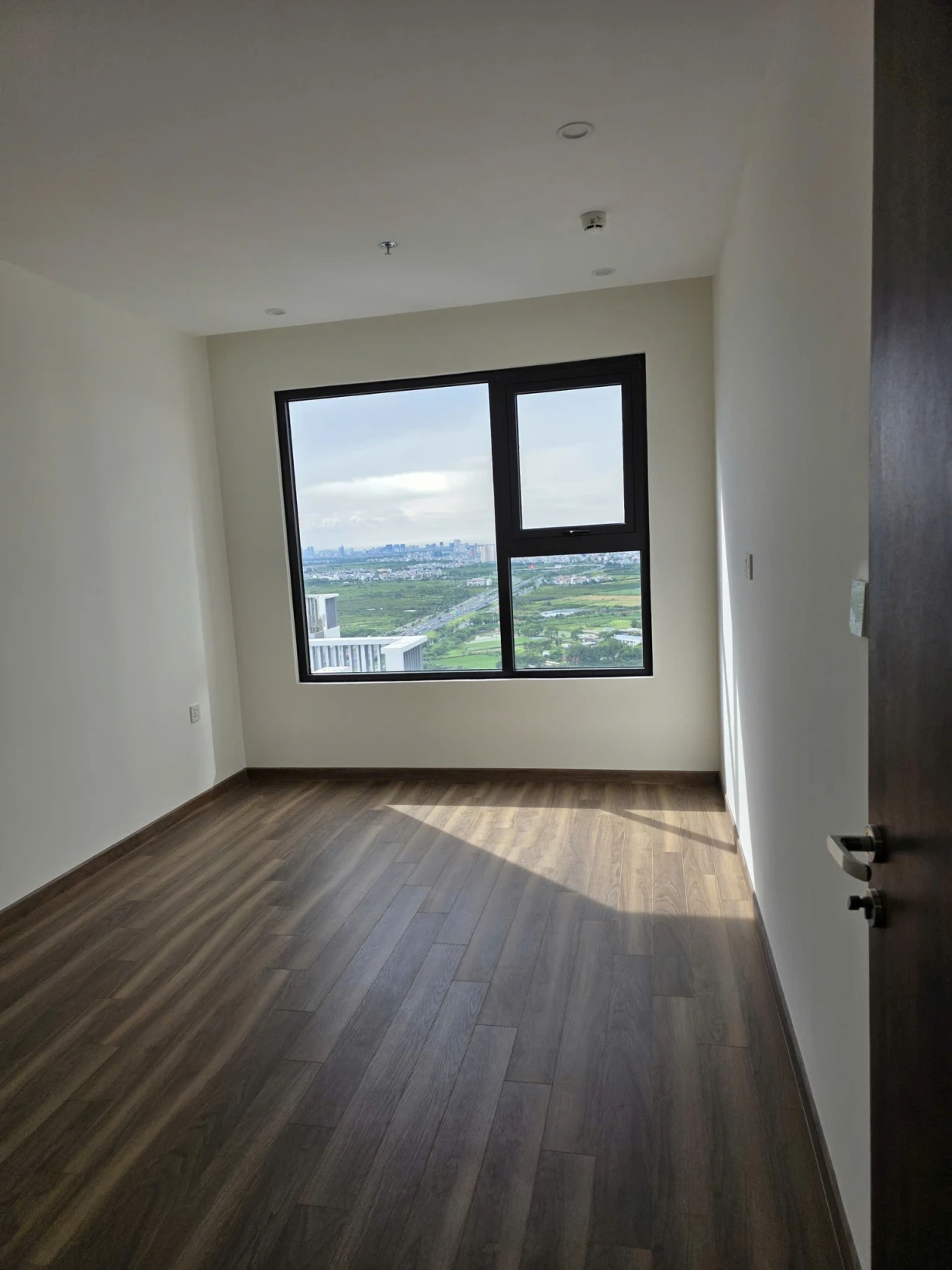 Bán căn 2PN The Zurich - Giá chỉ 60 triệu/m²