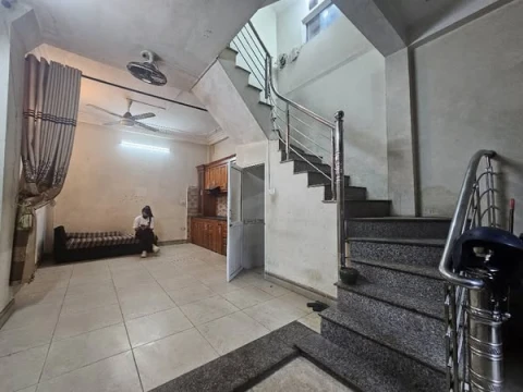 Gia đình anh Dũng bán căn nhà phố Minh Khai, Quận Hai Bà Trưng, gần Thanh Nhàn.
