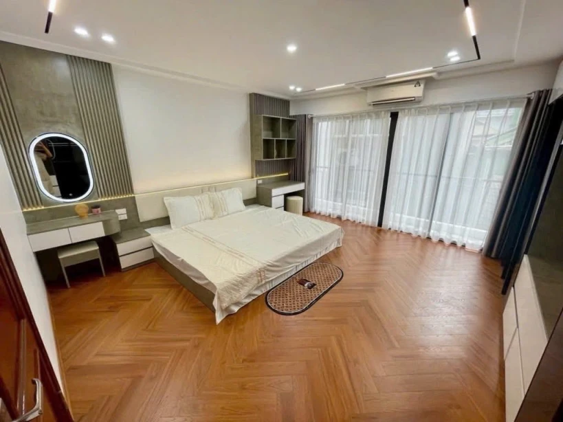 Chính chủ ban nha Phố Ngọc Lâm , Long Biên , ngay cạnh cầu Chương Dương , chợ Ẩm thực .Hàng xóm Phố Cổ , xung quanh một biển tiện ích xung quanh