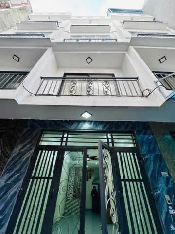 Bán nhà Phạm Văn Đồng ô tô đỗ cổng ngõ rộng gần phố gần chợ đầu mối Xuân Đỉnh-ngõ thông 40 m nhỉnh 9 tỷ.