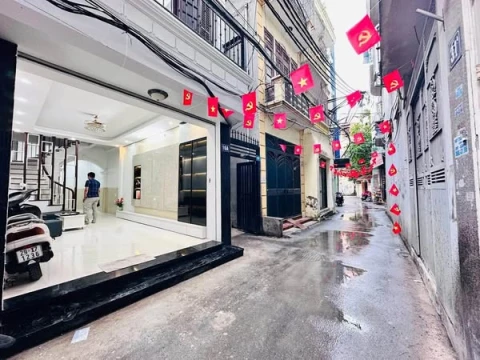 BÁN NHÀ TRẦN QUỐC HOÀN – CẦU GIẤY – 4 TẦNG ĐẸP – Ở NGAY CHỈ 7.3 TỶ