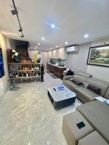 Vị trí đẹp Lạc Long Quân, ngõ trước nhà rất thoáng sáng, ô tô tránh 30m