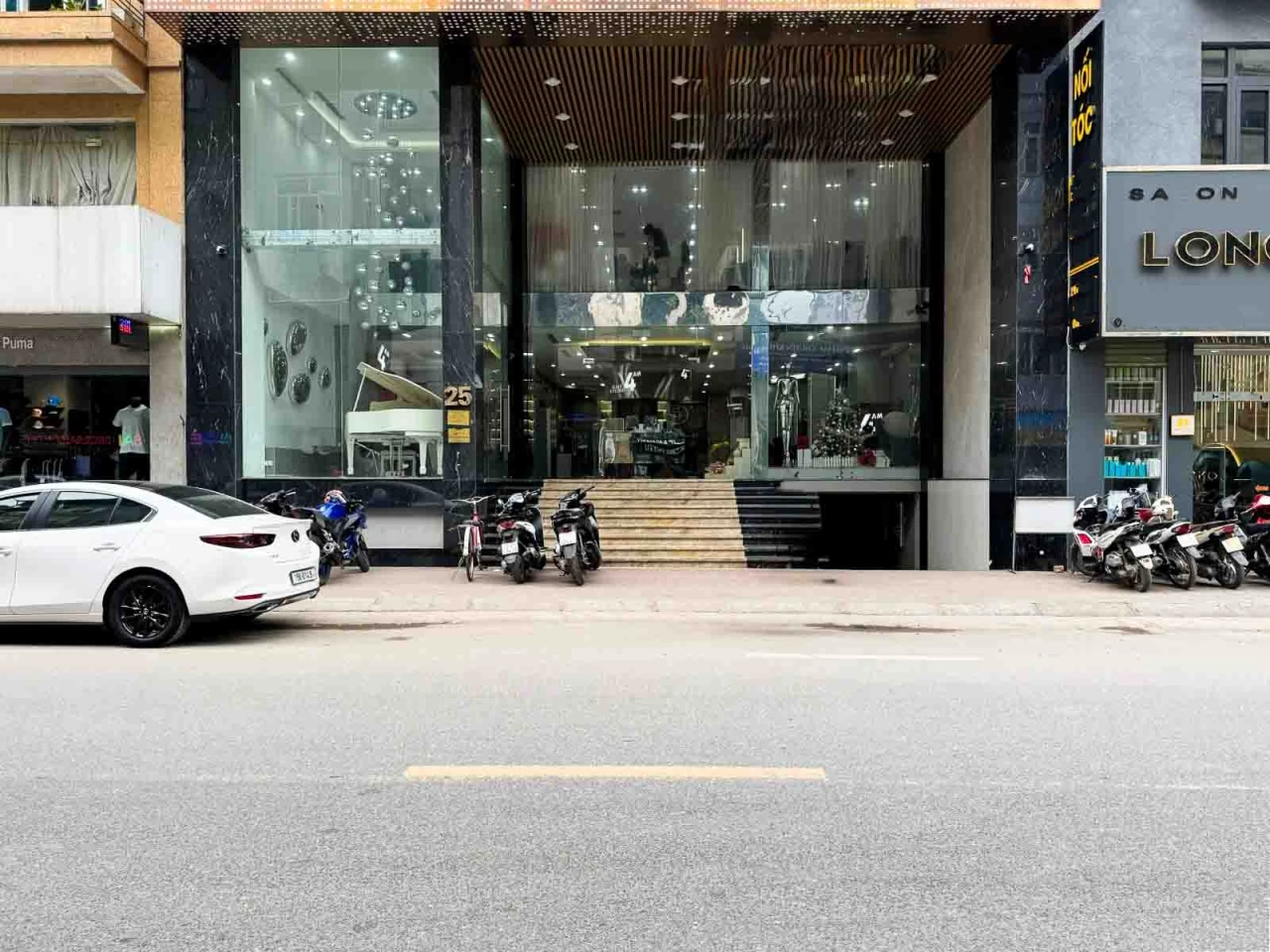 Bán nhà 9 tầng mặt phố Tây Hồ - 160m2 - MT: 6m - 88 tỷ - view hồ Tây siêu đẹp