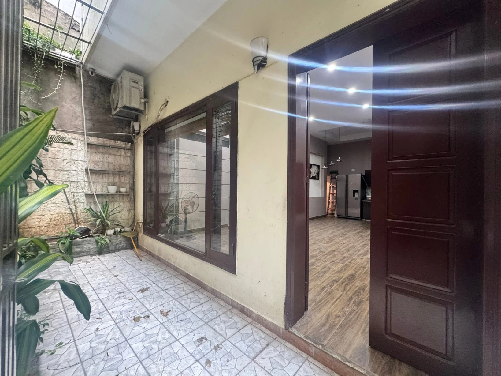 GIA ĐÌNH CẦN BÁN GẤP NHÀ TÂY HỒ TÔ NGỌC VÂN PHƯỜNG QUẢNG AN TÂY HỒ. VÀI BƯỚC RA HỒ TÂY LỘNG GIÓ.