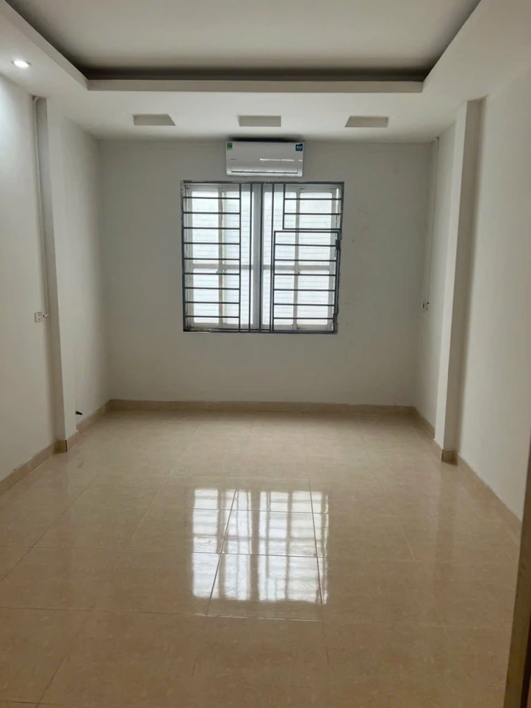 E có nhà nguyên căn muốn cho thuê ngõ 278 Thái Hà nhà sạch đẹp thoáng phù hợp kinh doanh tầng 1 và ở 3 phòng bên trên