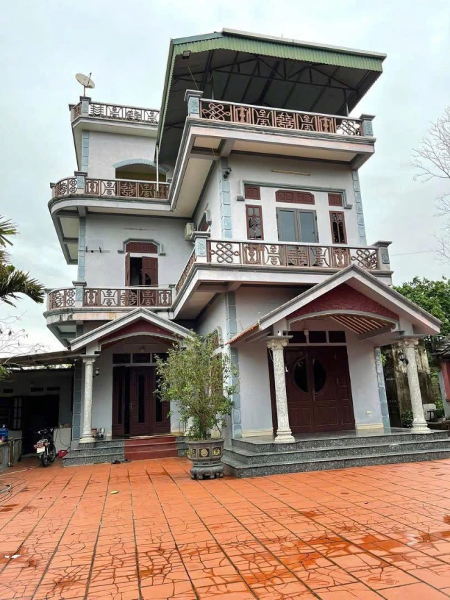 Chính chủ cần bán lô đất tổng diện tích 1.284m², trong đó có 300m² đất thổ cư, tặng kèm nhà như hình.
