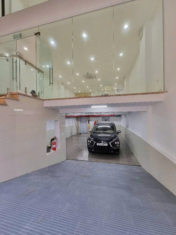 Bán tòa văn phòng 9 tầng mặt phố Hoàng Văn Thái 100m2, MT 6m, giá 58 tỷ có TL