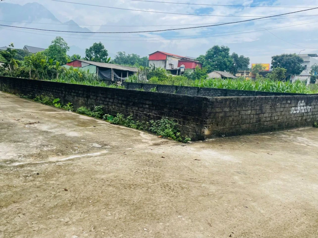 BÁN LÔ GÓC LÀM NHÀ VƯỜN CỰC ĐẸP DT 350M2 TẠI VÂN HÒA BA VÌ, GIÁ NHỈNH 2 TỶ