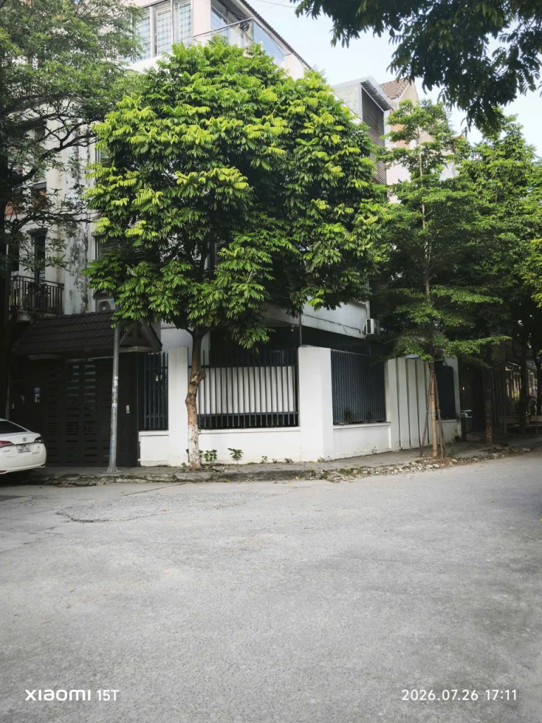 Biệt thự ngõ 67 Phùng Khoang Hà Nội lô góc wieo hồ 30 tỷ. Hai mặt tiền vỉa hè ô tô tránh nhau