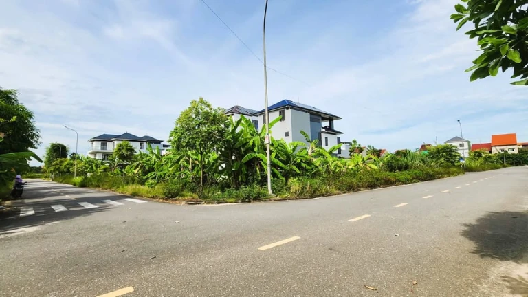 Cần bán lô đất quy hoạch hai mặt tiền thuộc khu quy hoạch sau ô tô Dũng Lạc thị trấn Thạch Hà - Hà Tĩnh, vị trí đẹp giá bán phù hợp.