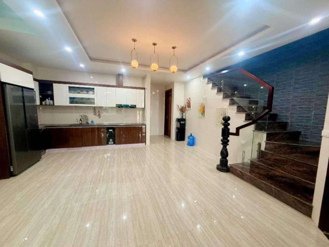 Nhà đẹp trung tâm TP Hà Tĩnh thuộc Hậu Thượng- Thạch Quý. Gần bệnh viện TP.Ngỏ Hải Thượng đi vào 300m
