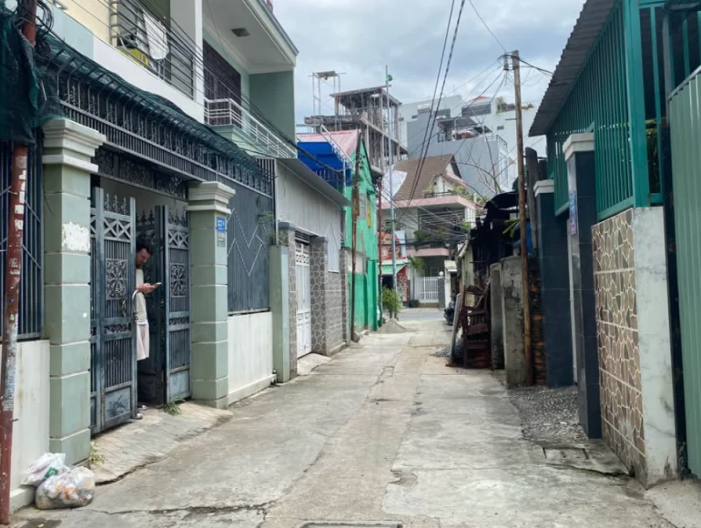 Bán lô đất hẻm đường Đặng Tất cách biển 200m.