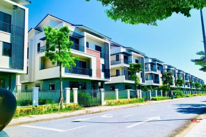Bán biệt thự đơn lập sân vườn 280m Gần sông, công viên, cách ga Metro Trung Mầu chỉ 400m