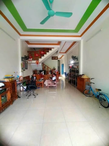 Chủ chuyển công tác cần bán gấp căn nhà 2 tầng siêu đẹp trung tâm Phường Long Anh cách Cầu Hoàng long 200m