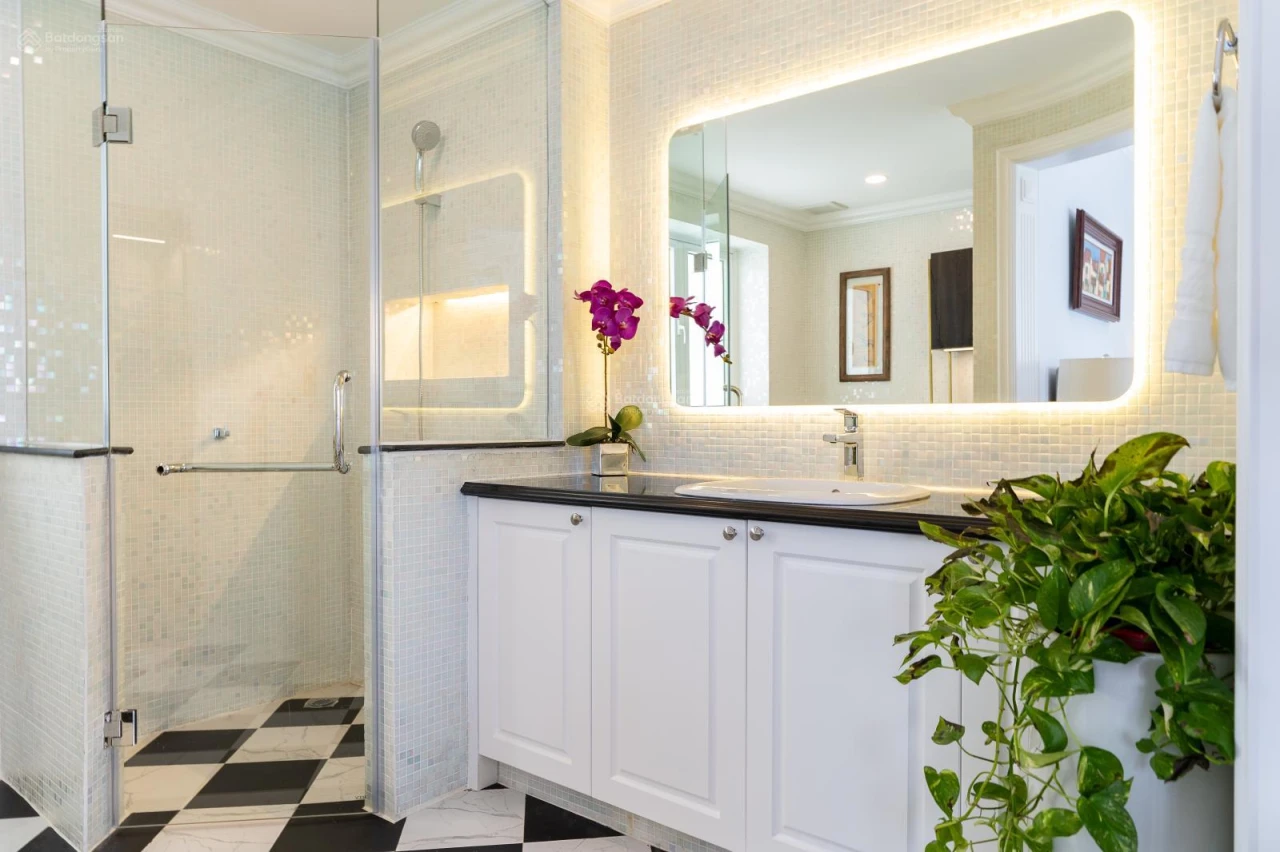Bán biệt thự full nội thất diện tích đất 600m2 mặt trước đối diện Mường Thanh mặt sau view golf