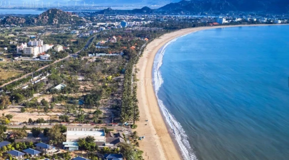 CẦN BÁN KHÁCH SẠN SÁT BIỂN NINH CHỮ