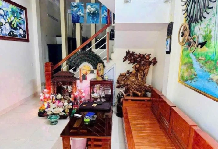 Bán nhà 3 tầng ngõ Nguyễn Tĩnh, Đông Hương, ô tô vào được
