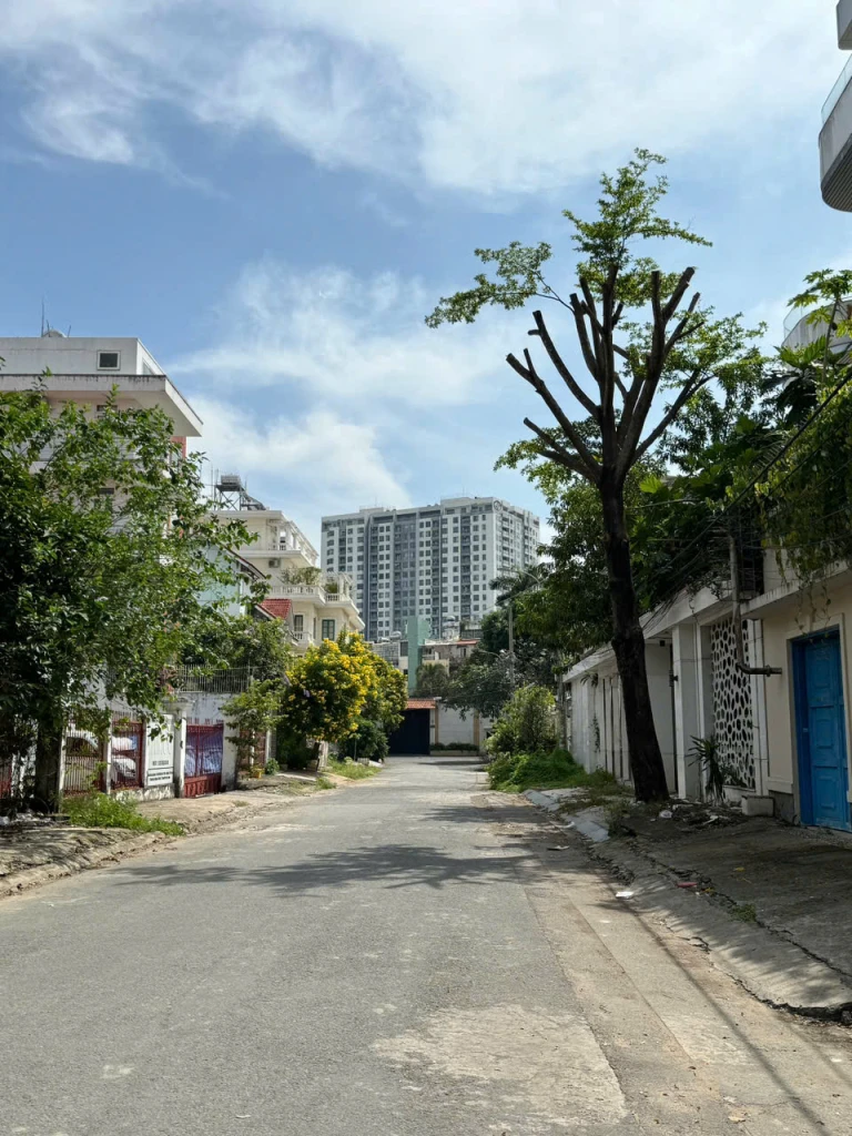 Bán biệt thự: Tiện ở KD/VP/CHDV.. MT:Đường số 42, P. Thảo Điền. Q2