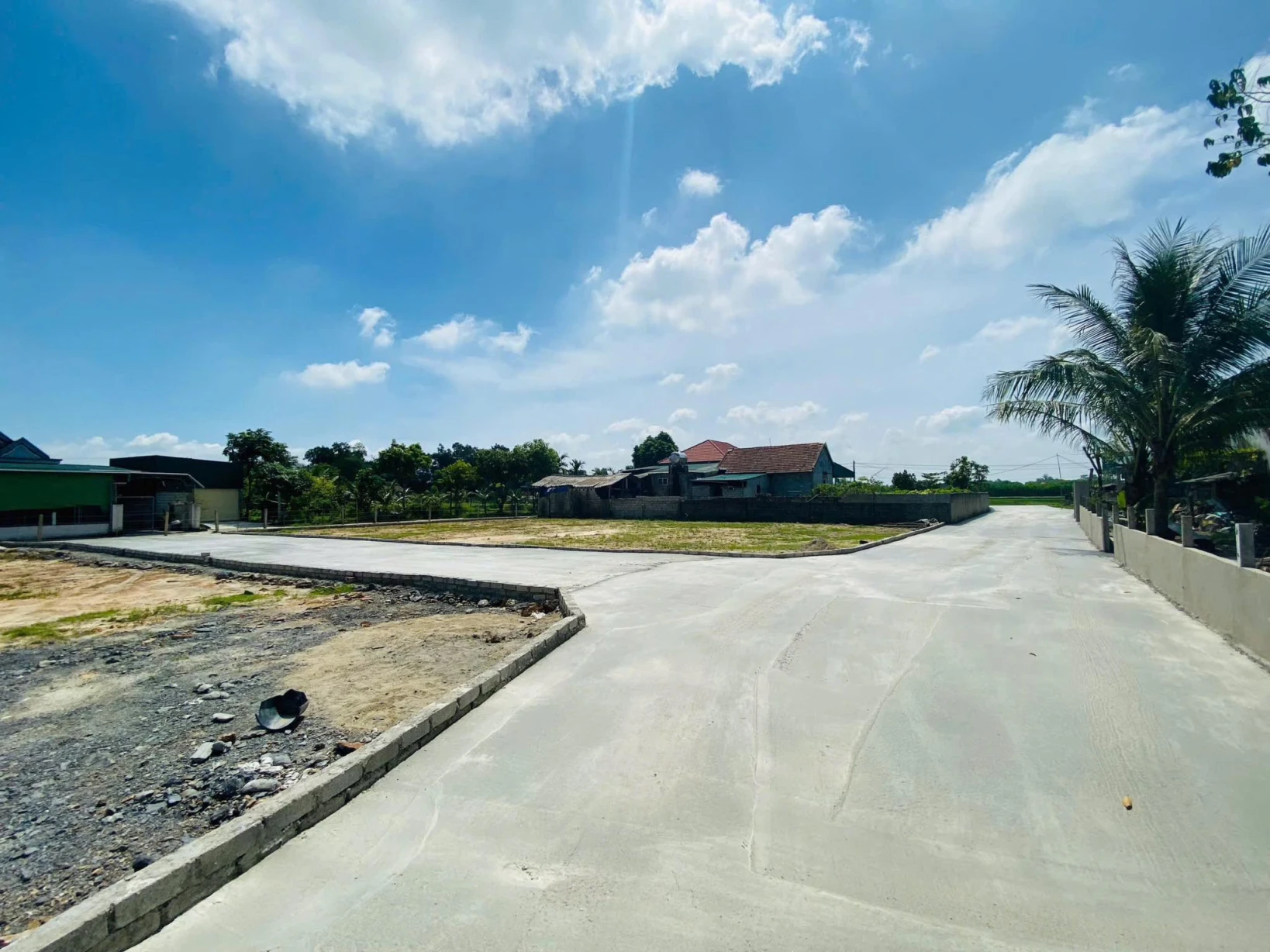 - Cách Thành Phố Hà Tĩnh 3kmLô đất đường nhựa 7m chỉ 399tr