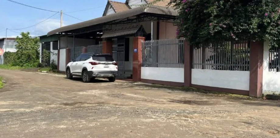 BÁN CĂN NHÀ TOÀN GỖ TỐT GÓC 2 MẶT TIỀN SAU UỶ BAN PHƯỜNG EAKAO