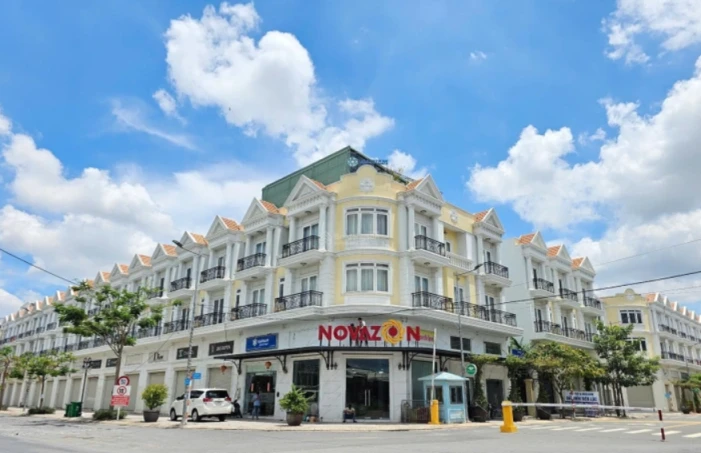3 Shophouse liền kề mặt tiền sầm uất Khai thác CHẮC 1 TỶ/NĂM Giá chỉ ~6.6 TỶ/căn