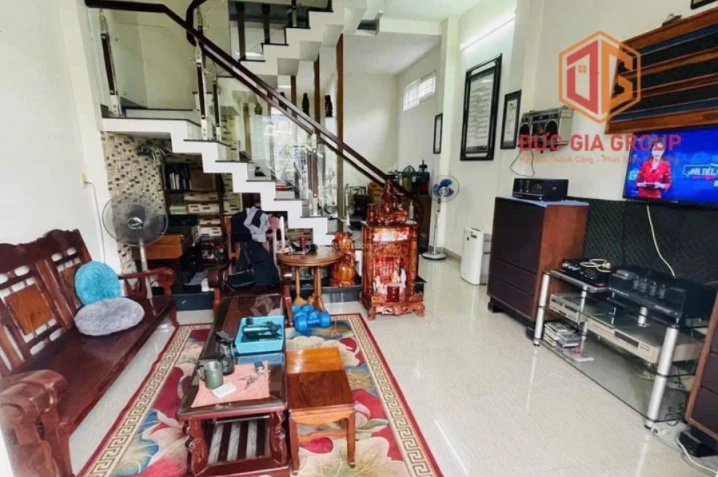 Siêu rẻ! Nhà 1T2L, đường nhựa 5m thông, gần chợ Biên Hoà, chỉ 3,6 tỷ