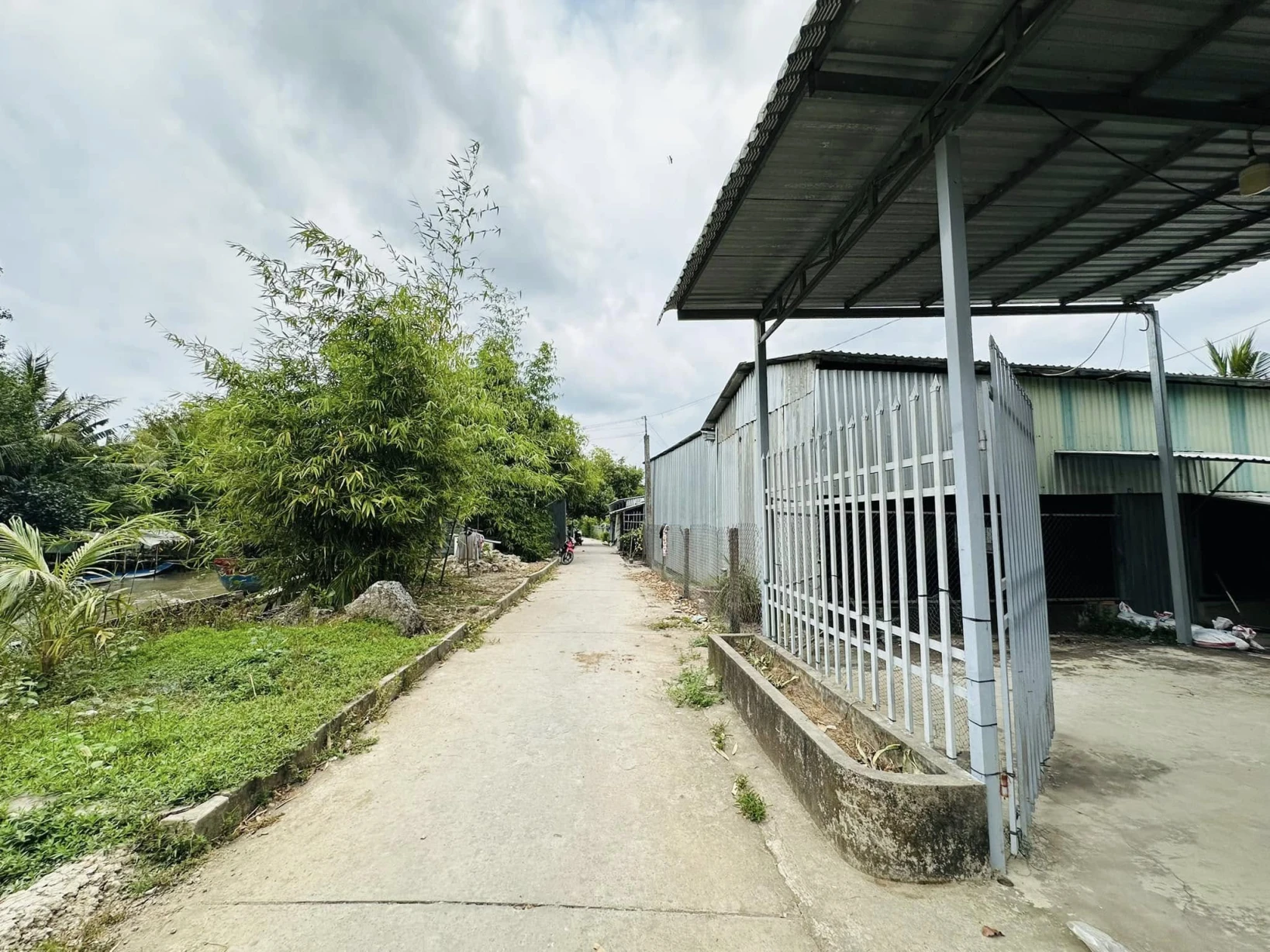 BÁN ĐẤT THÍCH HỢP NUÔI GÀ, TRỒNG CÂY – GIÁ TỐT