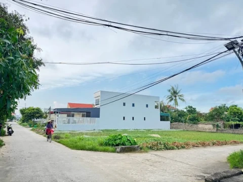 Chính chủ gửi bán 2 lô đất liền kề tại trục đường hải sản Nga Sơn.
