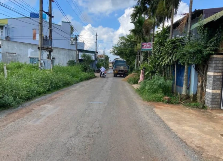 Bán Đất mặt tiền trục chính cổng chào thôn 12 - EaTu cũ nay thuộc p. Tân Ancách QL26 200m.