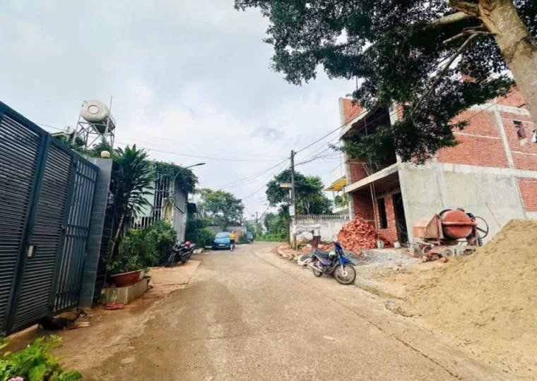 BÁN ĐẤT HẺM 92 NGUYỄN XUÂN NGUYÊN TÂN AN