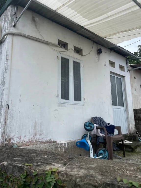 bán đất tặng nhà gần trường sư phạm  dt: 142m2,hướng bắc, mt 6m2 hậu 6m3. ngõ oto 3 khối lên được.