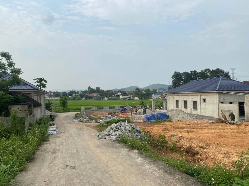 E có lô đất nằm trung tâm xã văn kiều