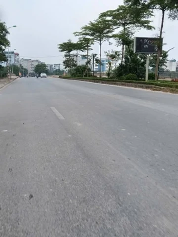 Bán đất tặng nhà cấp 4 phân lô vỉa hè mặt đường đôi lê trọng tấn DT 50m MT 4m nhỉnh 16ty