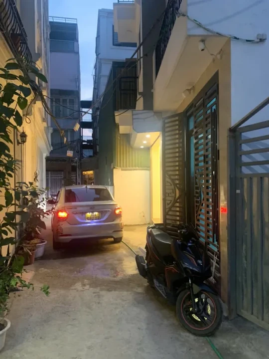 NHÀ MỚI ĐẸP Ở LUÔN Bát Khối 35m2 X 6 tầng 6.1 tỷ Long Biên Hà Nội.