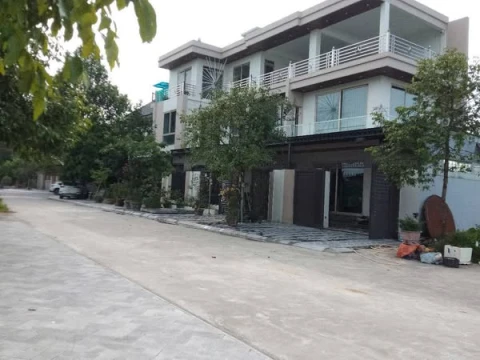 Lô Đất nằm Bên Hông 3 toà nhà chung cư Quảng thắng và khu đô thị Xuân Hưng