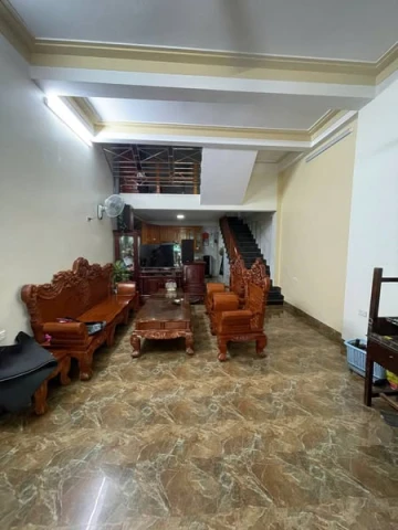Gia đình em cần bán nhà 3 tầng tại đường Tân Nam, Nam Ngạn