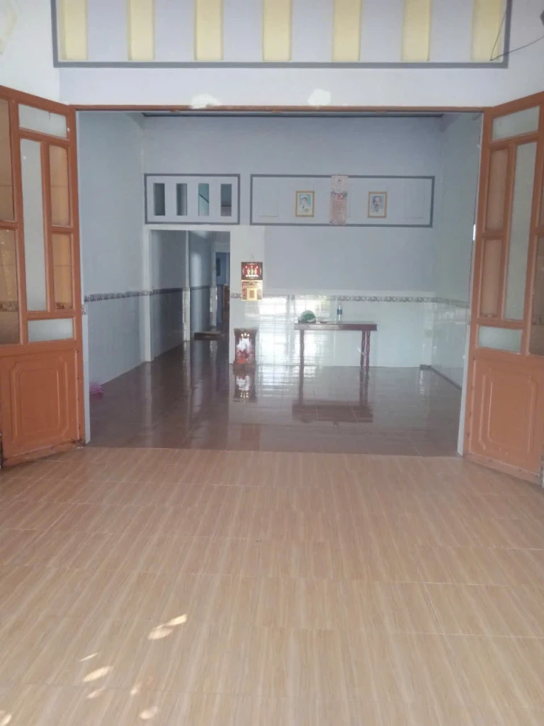 Em cho thuê nhà cấp 4, ngang 5m, dài 30m