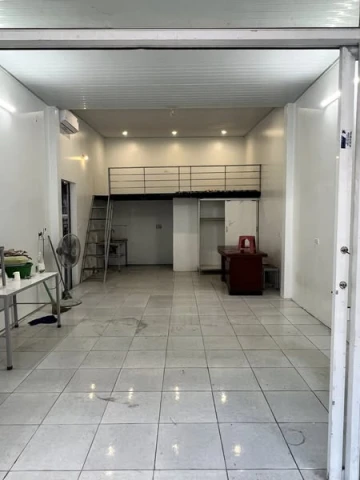 Nhà e còn trống 1 phòng mặt tiền rất hợp để kinh doanh hoặc ở hộ gia đình (ưu tiên những ai muốn thuê để kinh doanh ạ )