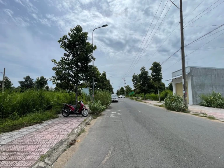TTC - Bán đất xây biệt thự sân vườn gần chợ Tú Điền thuộc Hữu Định ( nay là Phường Phú Tân ) - Bến Tre. Hàng rào xịn xò đã rào bao quanh đất