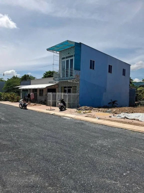 BÁN NHÀ 1 TRỆT 1 LẦU – VỊ TRÍ ĐẸP NGAY GÓC 2 MẶT TIỀN