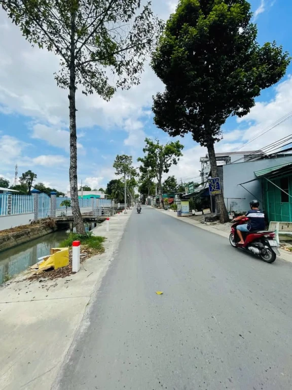 Đất hướng Đông cách Trần Thị Thơm 50m 1 đường thẳng