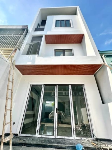 CĂN NHÀ 3 TẦNG PHƯỜNG PHÚ SƠN Ô TÔ NGỦ TRONG NHÀ…