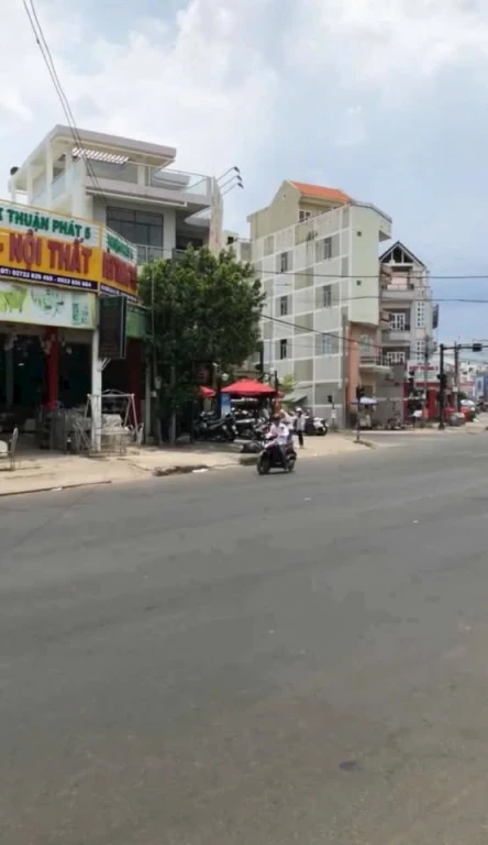 CHÍNH CHỦ GỞI BÁN CỤM 02 CĂN NHÀ L _ MẶT TIỀN QL.62 - P2 - TP. TÂN AN - LONG AN.